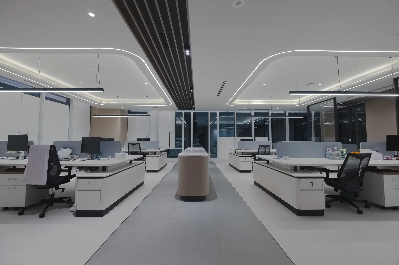 Finished open plan office floor with curved linear ceiling lighting